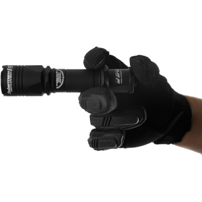Lampe torche Armytek Dobermann XP-L, lumière chaude