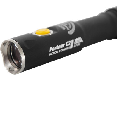 Linterna Armytek Partner C2 Pro v3 XP-L, luz blanca