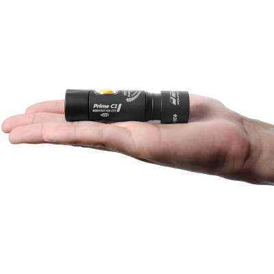 ضوء دافئ من مصباح Armytek Prime C1