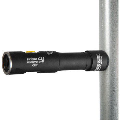 Armytek Prime C2 Pro Warmlicht-Taschenlampe – beschädigte Verpackung