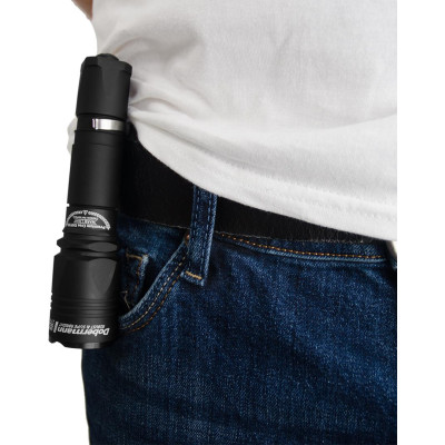 Lampe torche tactique Armytek Dobermann Pro lumière chaude