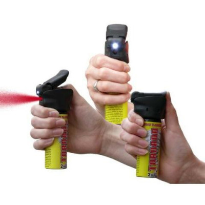 Spray au poivre avec lampe torche GRILLE TORNADE 45 ml 360°